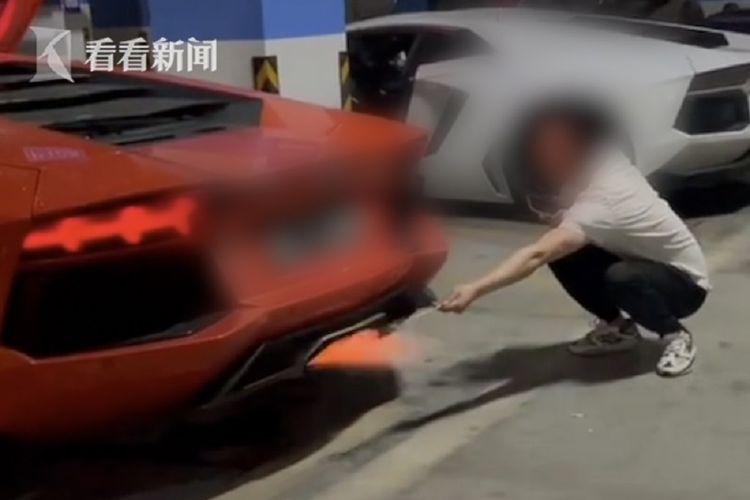 Padah Pemilik Lamborghini Panggang Daging Babi Pada Ekzos